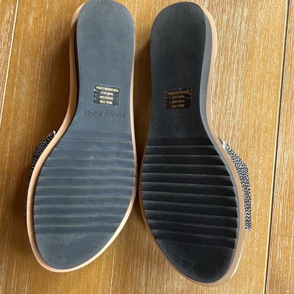 Donald Pliner Rinihc Slides - Picture 2 of 4